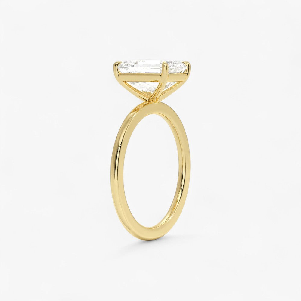 Verlobungsring mit 2 Karat Smaragdschliff-Diamant in Gelbgold – eleganter Solitärring mit rechteckigem Schliff, ideal für stilvolle Heiratsanträge.
