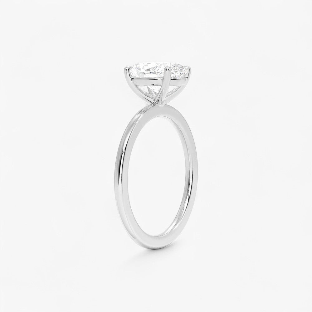 Ovaler Verlobungsring mit 2 Karat Diamant in Weissgold – edler Solitär in moderner Fassung, perfekte Wahl für den Verlobungsantrag.