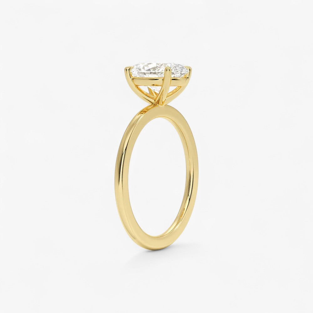 Ovaler Verlobungsring mit 2 Karat Diamant in Gelbgold – edler Solitär in moderner Fassung, perfekte Wahl für den Verlobungsantrag.