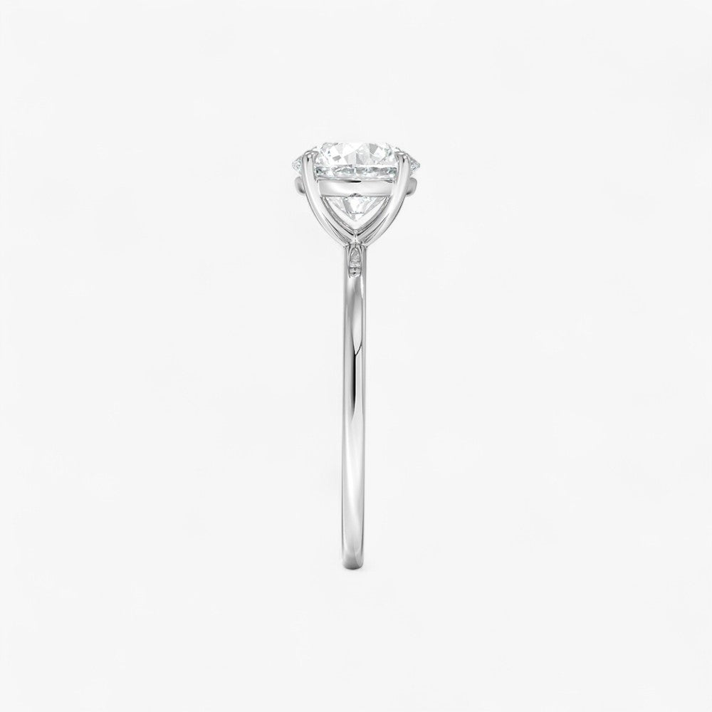 Luxuriöser Solitär Verlobungsring mit rundem 2 Karat Diamant in Weissgold – Draufsicht auf das brillante Schliffmuster, hochwertiger Schmuck für den Antrag.
