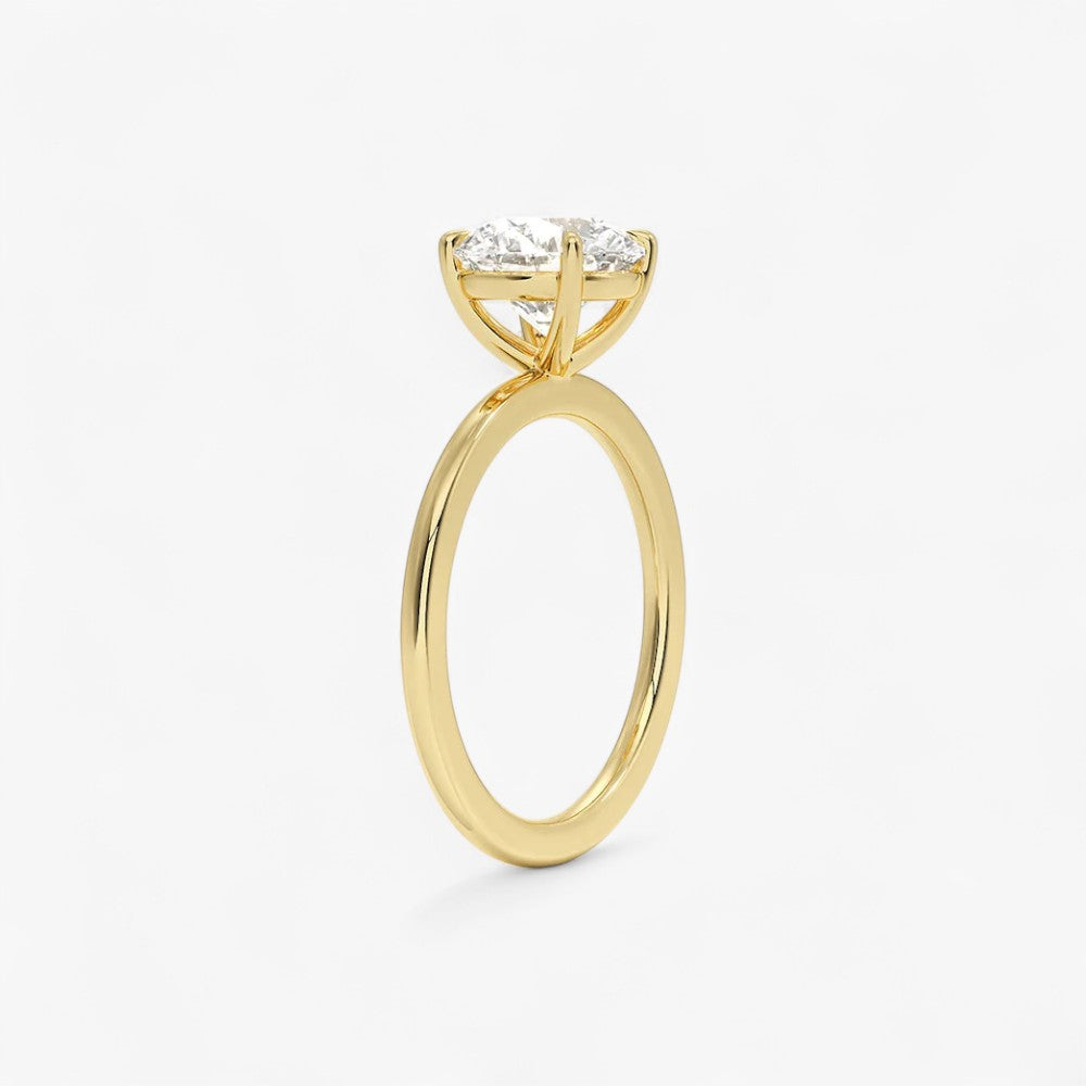Luxuriöser Solitär Verlobungsring mit rundem 2 Karat Diamant in Gelbgold – Draufsicht auf das brillante Schliffmuster, hochwertiger Schmuck für den Antrag.