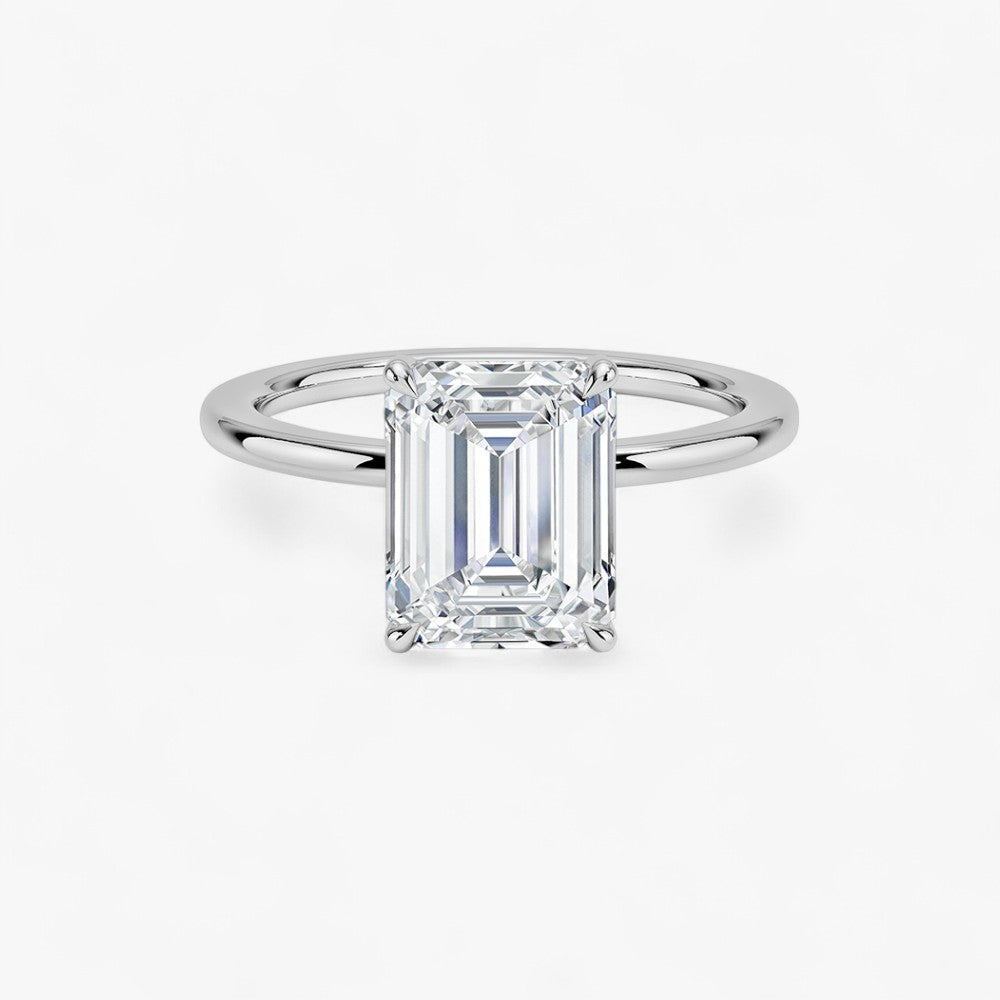 Verlobungsring mit 2 Karat Smaragdschliff-Diamant in Weissgold – eleganter Solitärring mit rechteckigem Schliff, ideal für stilvolle Heiratsanträge.