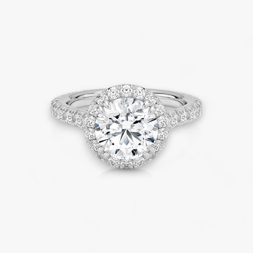Exklusiver Diamantring aus Weissgold mit einem 2-Karat Rund LabGrown geschliffenen Diamanten, umgeben von einem eleganten Pavé-Halo-Design. Luxuriöser Verlobungsring mit brillantem Steinfunkeln und hochwertiger Handwerkskunst – perfekt für Hochzeitsanträge. Premium-Schmuck für anspruchsvolle Kunden, geeignet für besondere Anlässe.