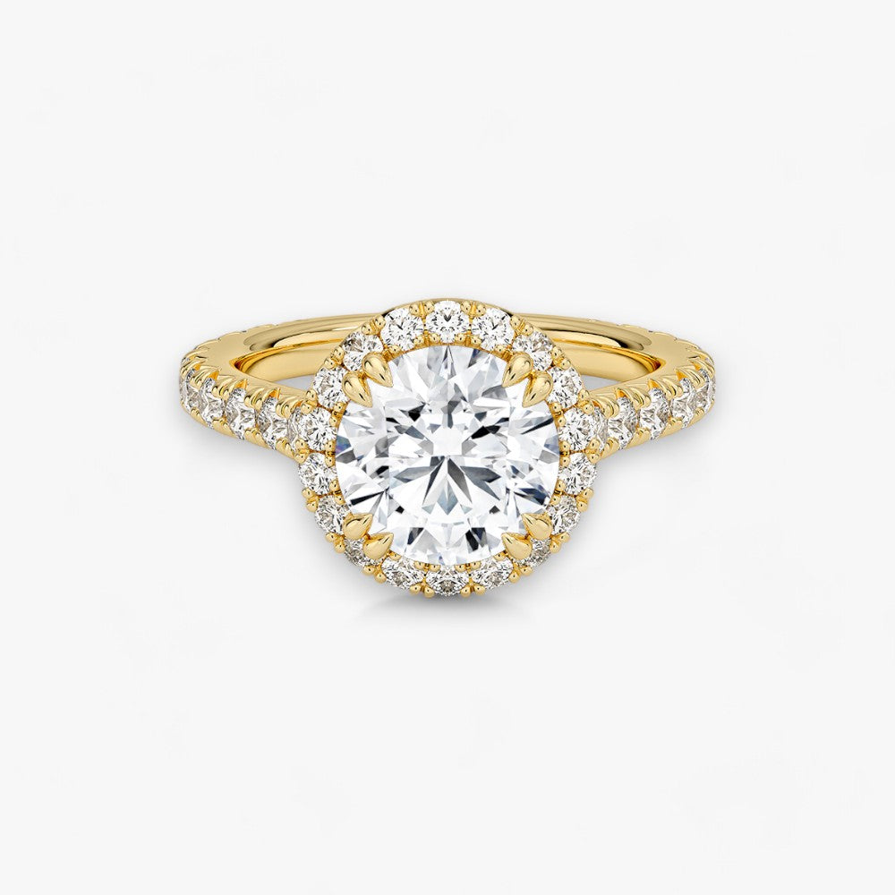 Exklusiver Diamantring aus Gelbgold mit einem 2-Karat Rund LabGrown geschliffenen Diamanten, umgeben von einem eleganten Pavé-Halo-Design. Luxuriöser Verlobungsring mit brillantem Steinfunkeln und hochwertiger Handwerkskunst – perfekt für Hochzeitsanträge. Premium-Schmuck für anspruchsvolle Kunden, geeignet für besondere Anlässe.