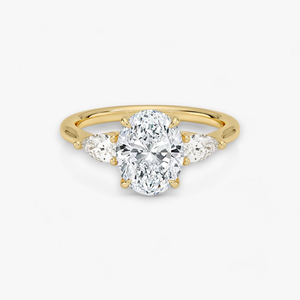 Eleganter Verlobungsring mit 2-Karat Oval-Cut-Diamant und funkelnden seitlichen Pear-Cut-Diamanten, gefertigt aus hochwertigem Gelbgold. Luxuriöser Diamantring für Verlobung, Hochzeit oder Jubiläum. Exklusives Schmuckdesign mit brillantem Glanz und zeitloser Eleganz – ideal für besondere Momente. Perfekter Verlobungsring mit außergewöhnlicher Handwerkskunst. Jetzt online entdecken und bestellen.