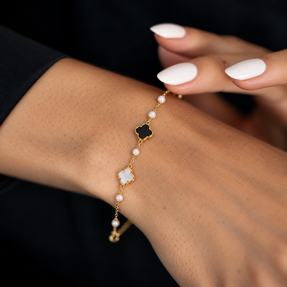 Perlenarmband Armband TRÈFLE Noir in Gelbgold – Ansicht 2 | NÓIR Diamonds