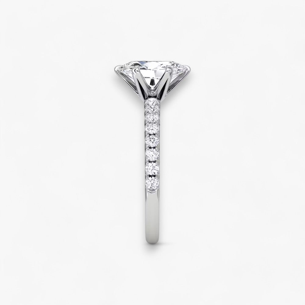 CLAIR (Oval Weissgold mit Pave LABGROWN)