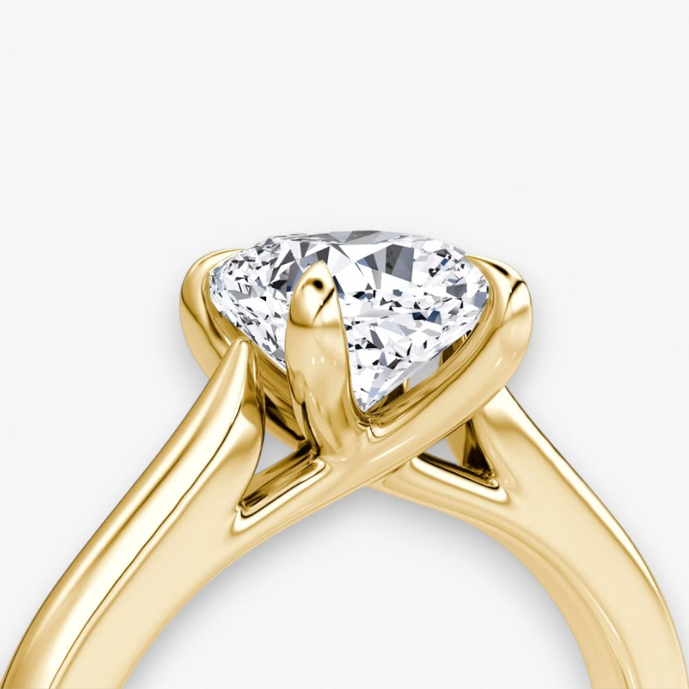 CELINÉ (Cushion Gelbgold ohne Pave natürlicher Diamant)