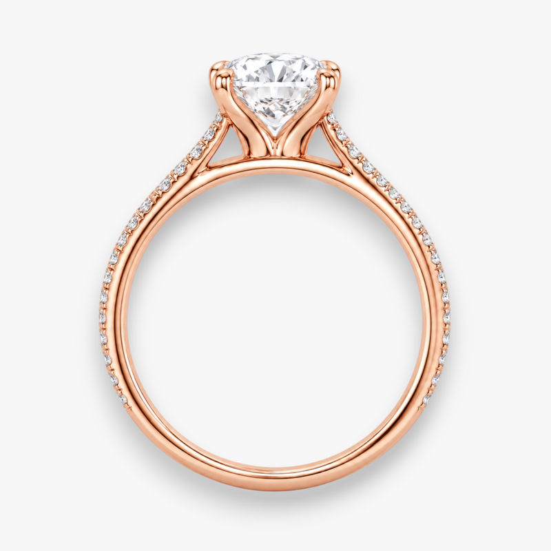 VITRA Solitär-Verlobungsring in Roségold mit Diamant-Pavé, Frontalansicht – NÓIR Diamonds