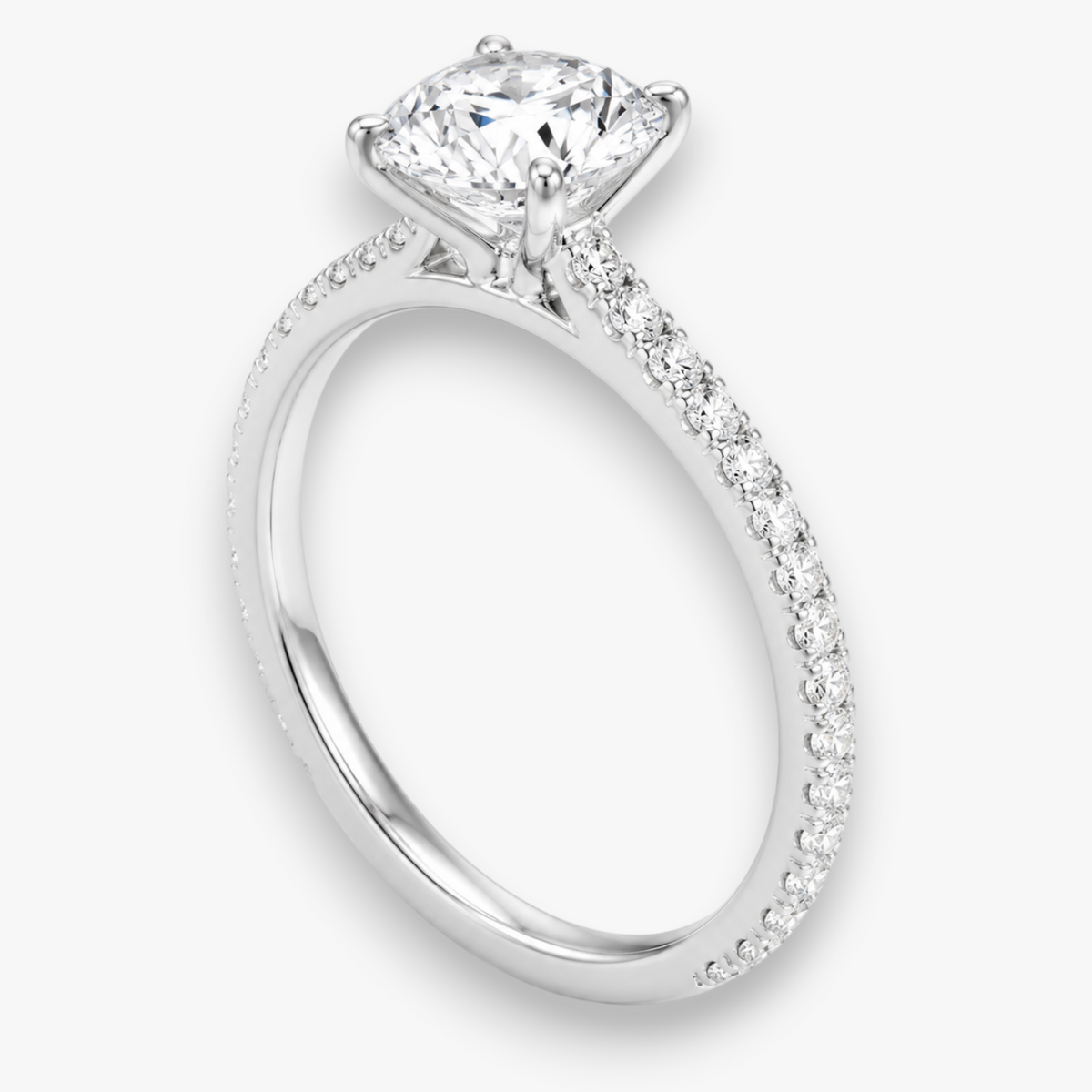 VITRA Solitär-Verlobungsring in Weißgold mit Diamant-Pavé, Seitenansicht – NÓIR Diamonds