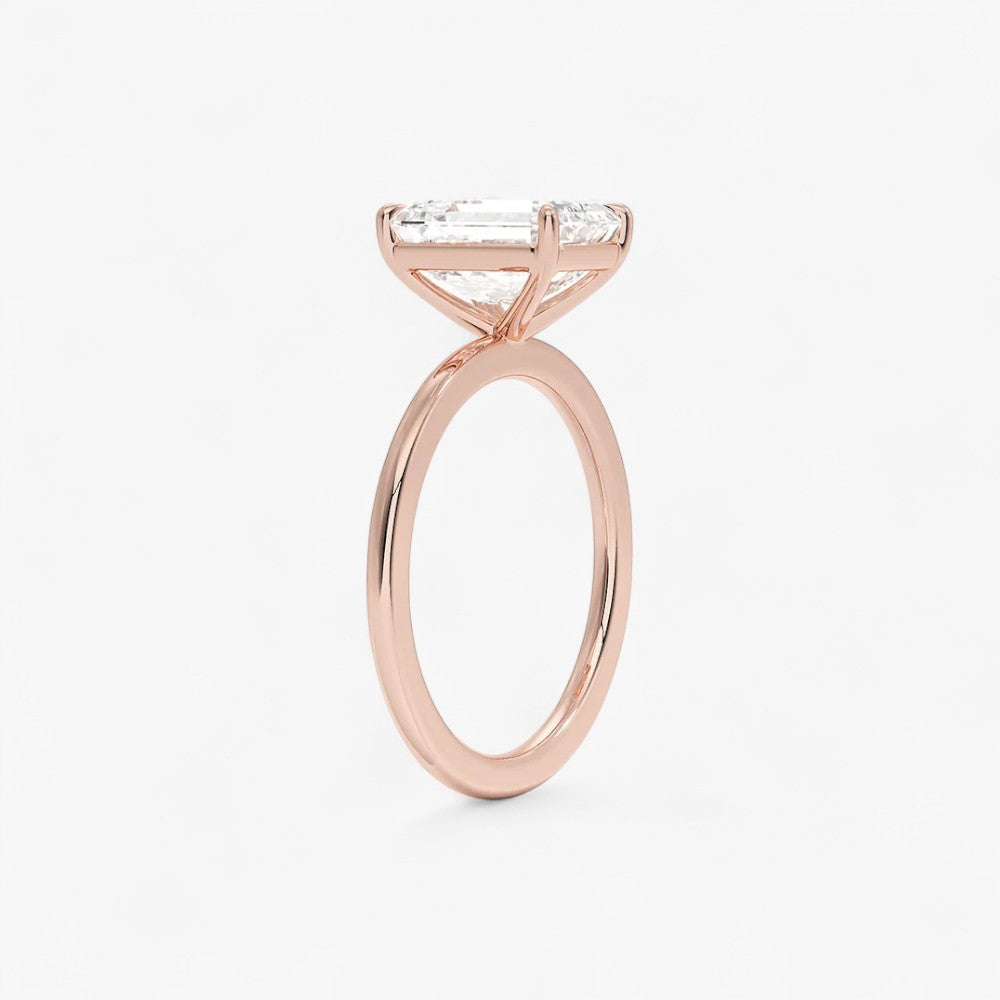 Verlobungsring mit 2 Karat Smaragdschliff-Diamant in Roségold – eleganter Solitärring mit rechteckigem Schliff, ideal für stilvolle Heiratsanträge.