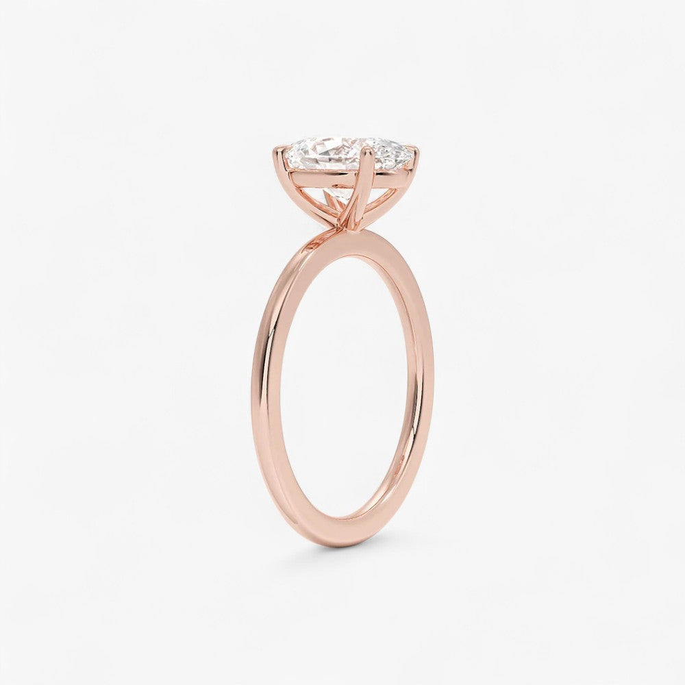 Ovaler Verlobungsring mit 2 Karat Diamant in Roségold – edler Solitär in moderner Fassung, perfekte Wahl für den Verlobungsantrag.