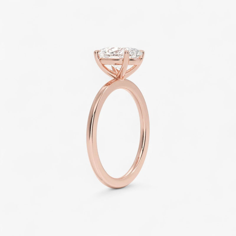 Ovaler Verlobungsring mit 2 Karat Diamant in Roségold – edler Solitär in moderner Fassung, perfekte Wahl für den Verlobungsantrag.