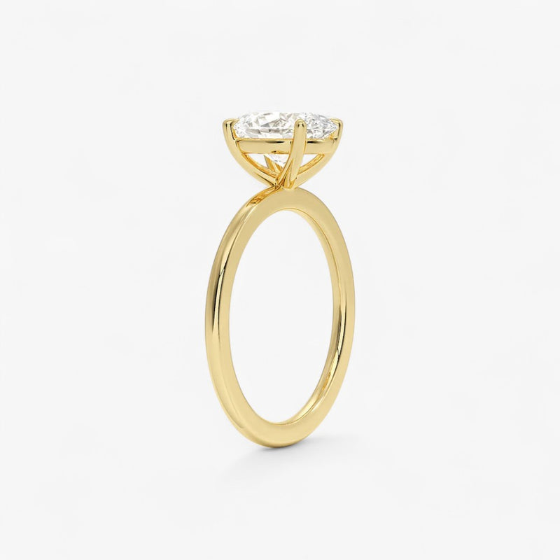 Ovaler Verlobungsring mit 2 Karat Diamant in Gelbgold – edler Solitär in moderner Fassung, perfekte Wahl für den Verlobungsantrag.