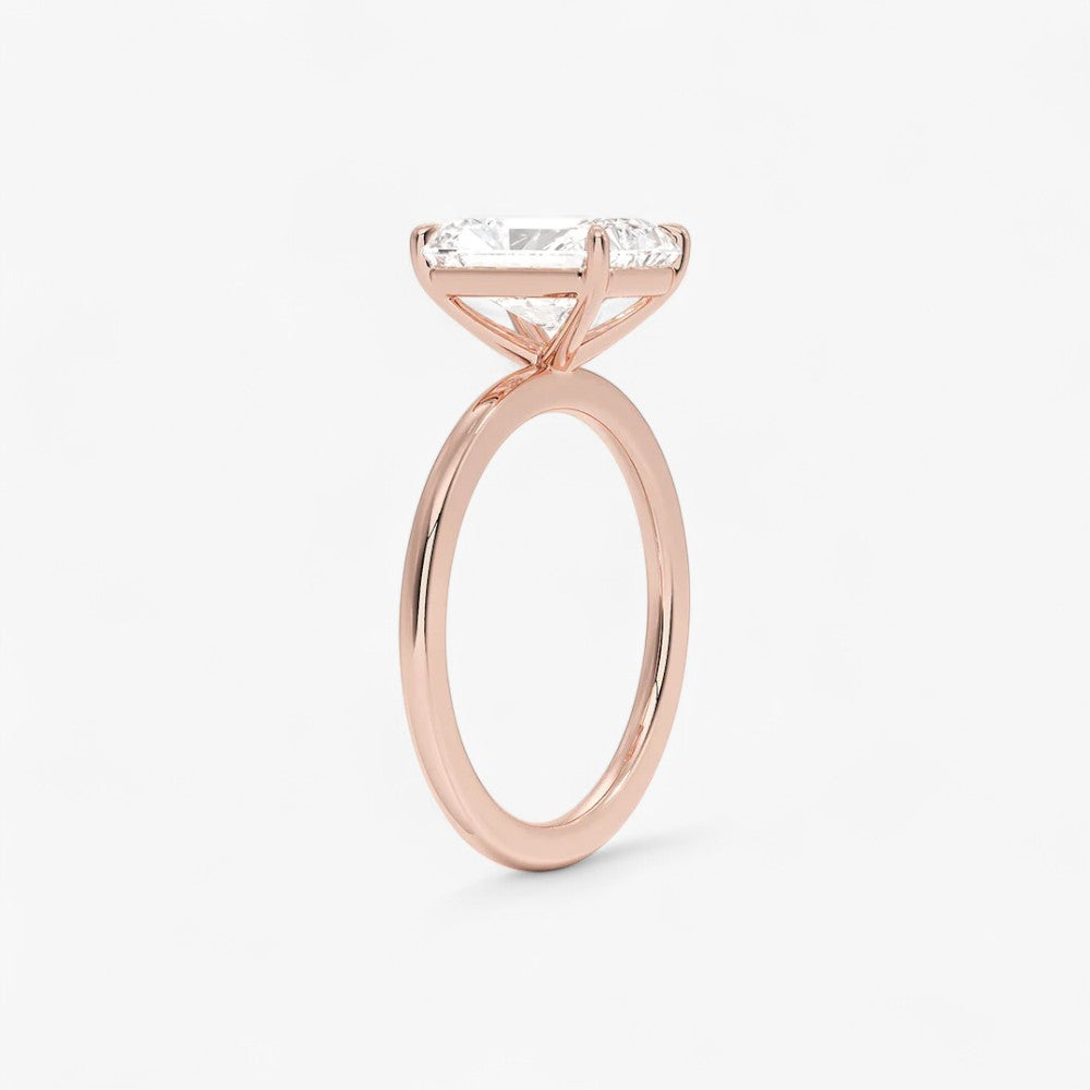 Verlobungsring mit 2 Karat Radiant Cut Diamant in Roségold – moderner Solitär mit rechteckigem Brillantschliff für einen glamourösen Heiratsantrag.