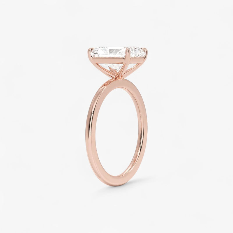 Verlobungsring mit 2 Karat Radiant Cut Diamant in Roségold – moderner Solitär mit rechteckigem Brillantschliff für einen glamourösen Heiratsantrag.