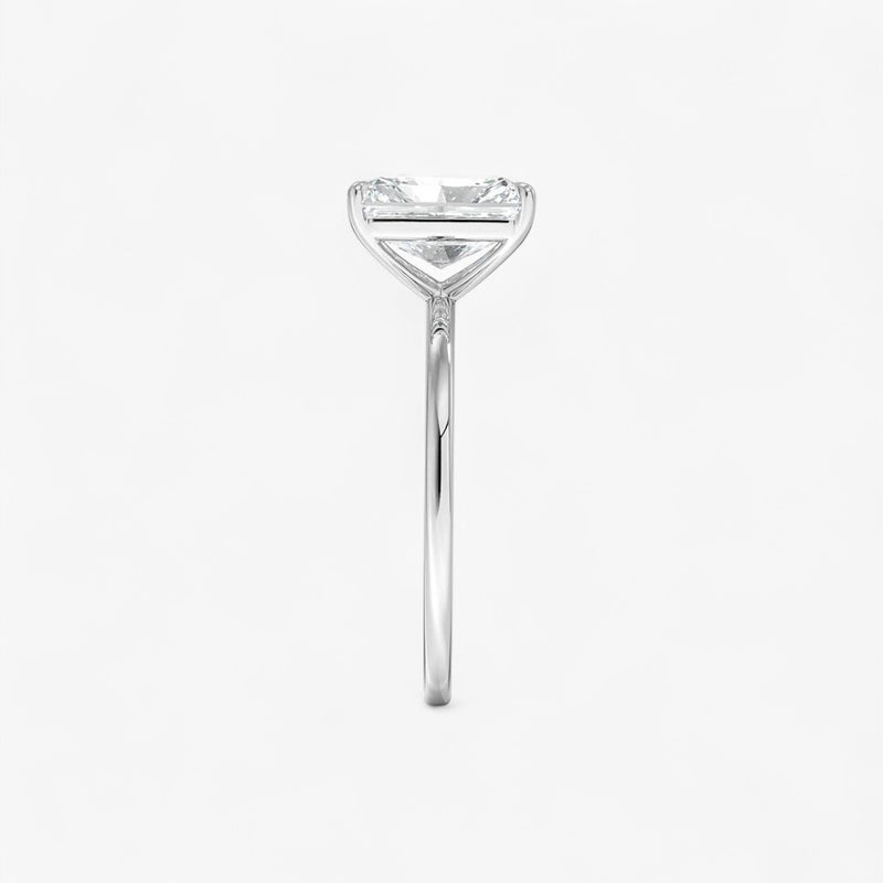 Verlobungsring mit 2 Karat Smaragdschliff-Diamant in Weissgold – eleganter Solitärring mit rechteckigem Schliff, ideal für stilvolle Heiratsanträge.