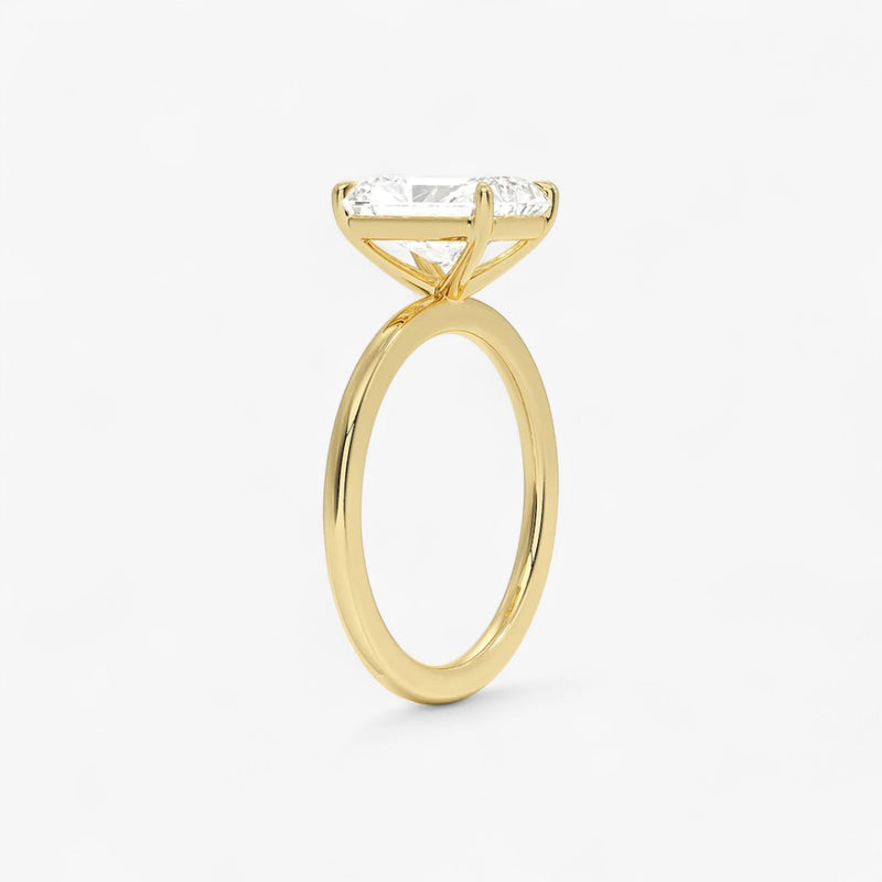 Verlobungsring mit 2 Karat Radiant Cut Diamant in Gelbgold – moderner Solitär mit rechteckigem Brillantschliff für einen glamourösen Heiratsantrag.