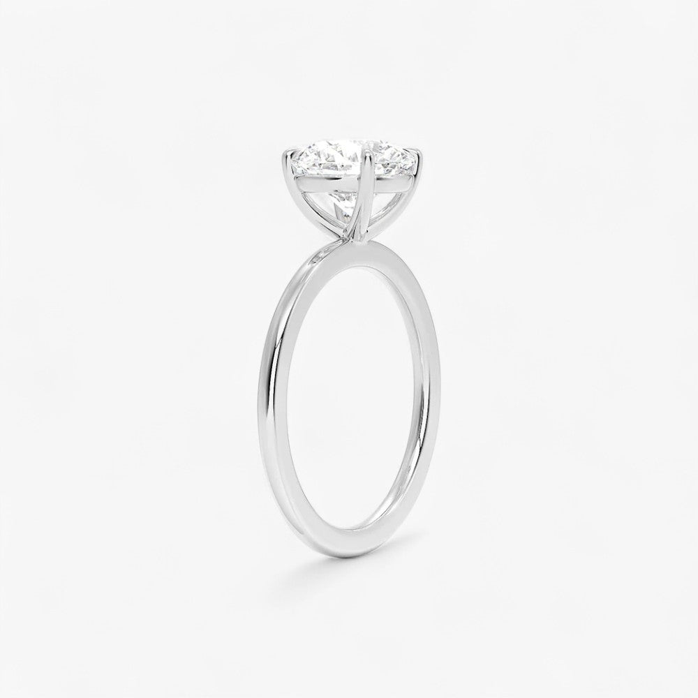 Luxuriöser Solitär Verlobungsring mit rundem 2 Karat Diamant in Weissgold – Draufsicht auf das brillante Schliffmuster, hochwertiger Schmuck für den Antrag.