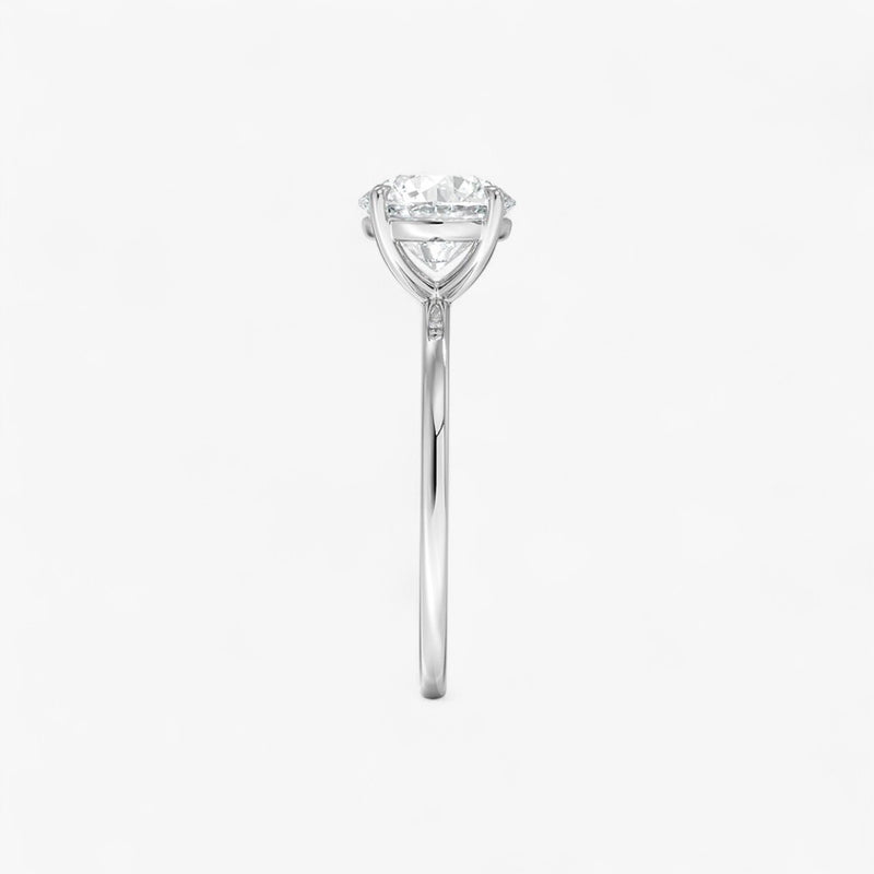 Luxuriöser Solitär Verlobungsring mit rundem 2 Karat Diamant in Weissgold – Draufsicht auf das brillante Schliffmuster, hochwertiger Schmuck für den Antrag.