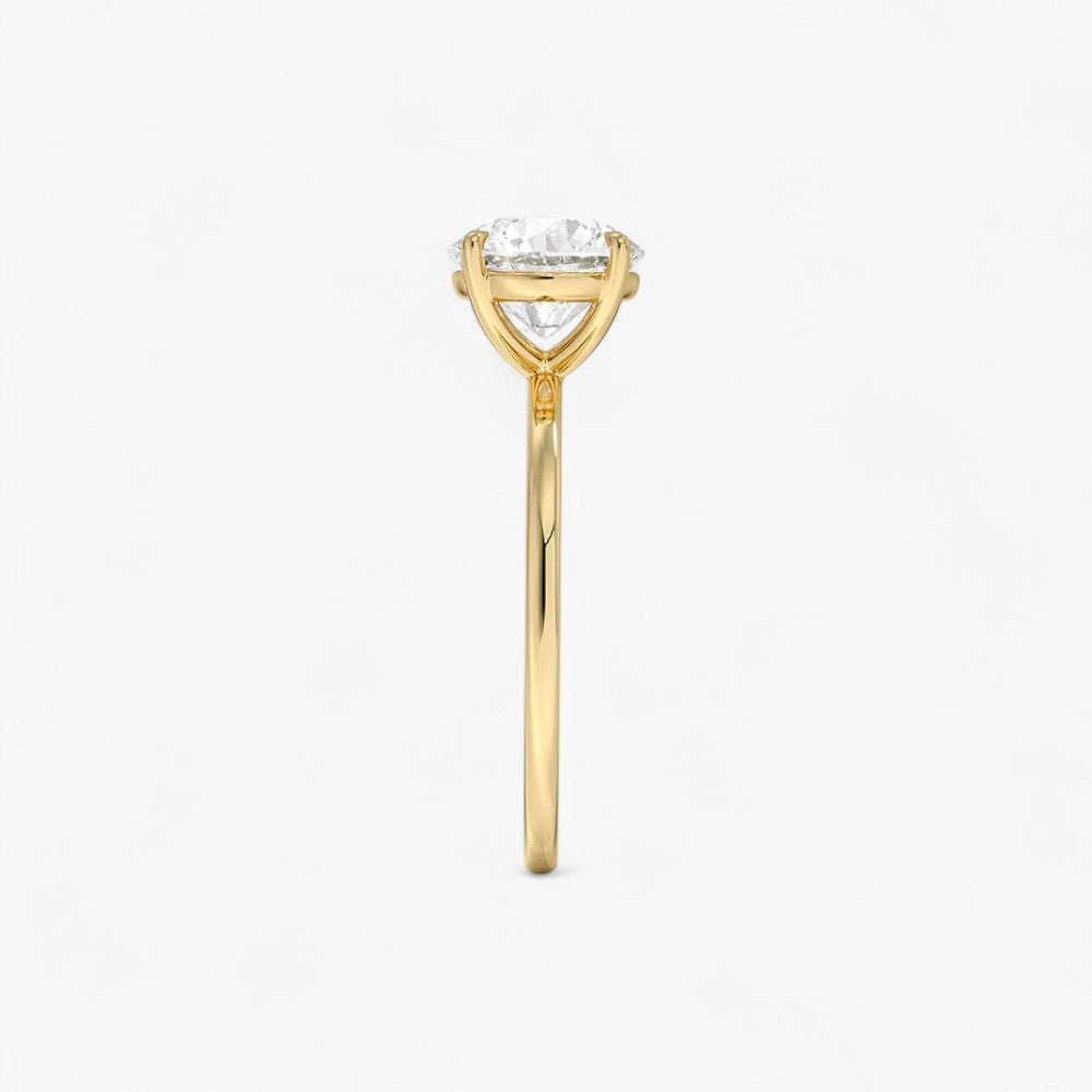 Luxuriöser Solitär Verlobungsring mit rundem 2 Karat Diamant in Gelbgold – Draufsicht auf das brillante Schliffmuster, hochwertiger Schmuck für den Antrag.