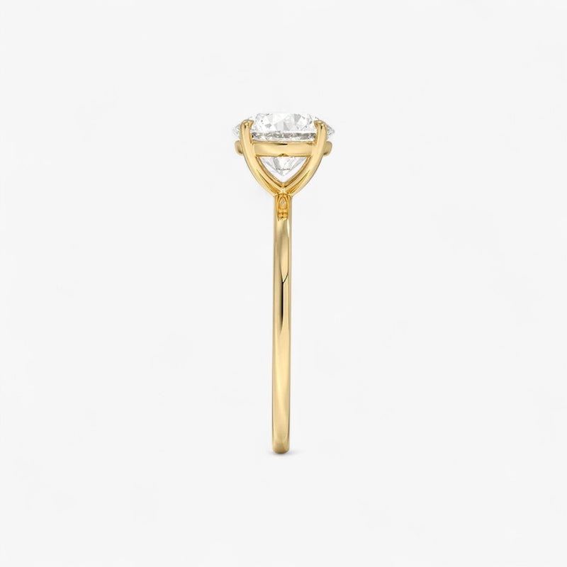 Luxuriöser Solitär Verlobungsring mit rundem 2 Karat Diamant in Gelbgold – Draufsicht auf das brillante Schliffmuster, hochwertiger Schmuck für den Antrag.