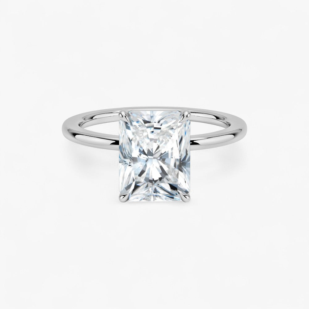 Verlobungsring mit 2 Karat Radiant Cut Diamant in Weissgold – moderner Solitär mit rechteckigem Brillantschliff für einen glamourösen Heiratsantrag.