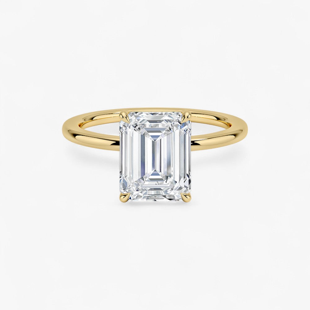 Verlobungsring mit 2 Karat Smaragdschliff-Diamant in Gelbgold – eleganter Solitärring mit rechteckigem Schliff, ideal für stilvolle Heiratsanträge.