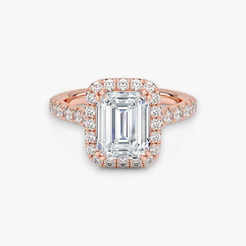 Exklusiver Diamantring aus Rosegold mit einem 2-Karat Emerald LabGrown geschliffenen Diamanten, umgeben von einem eleganten Pavé-Halo-Design. Luxuriöser Verlobungsring mit brillantem Steinfunkeln und hochwertiger Handwerkskunst – perfekt für Hochzeitsanträge. Premium-Schmuck für anspruchsvolle Kunden, geeignet für besondere Anlässe.