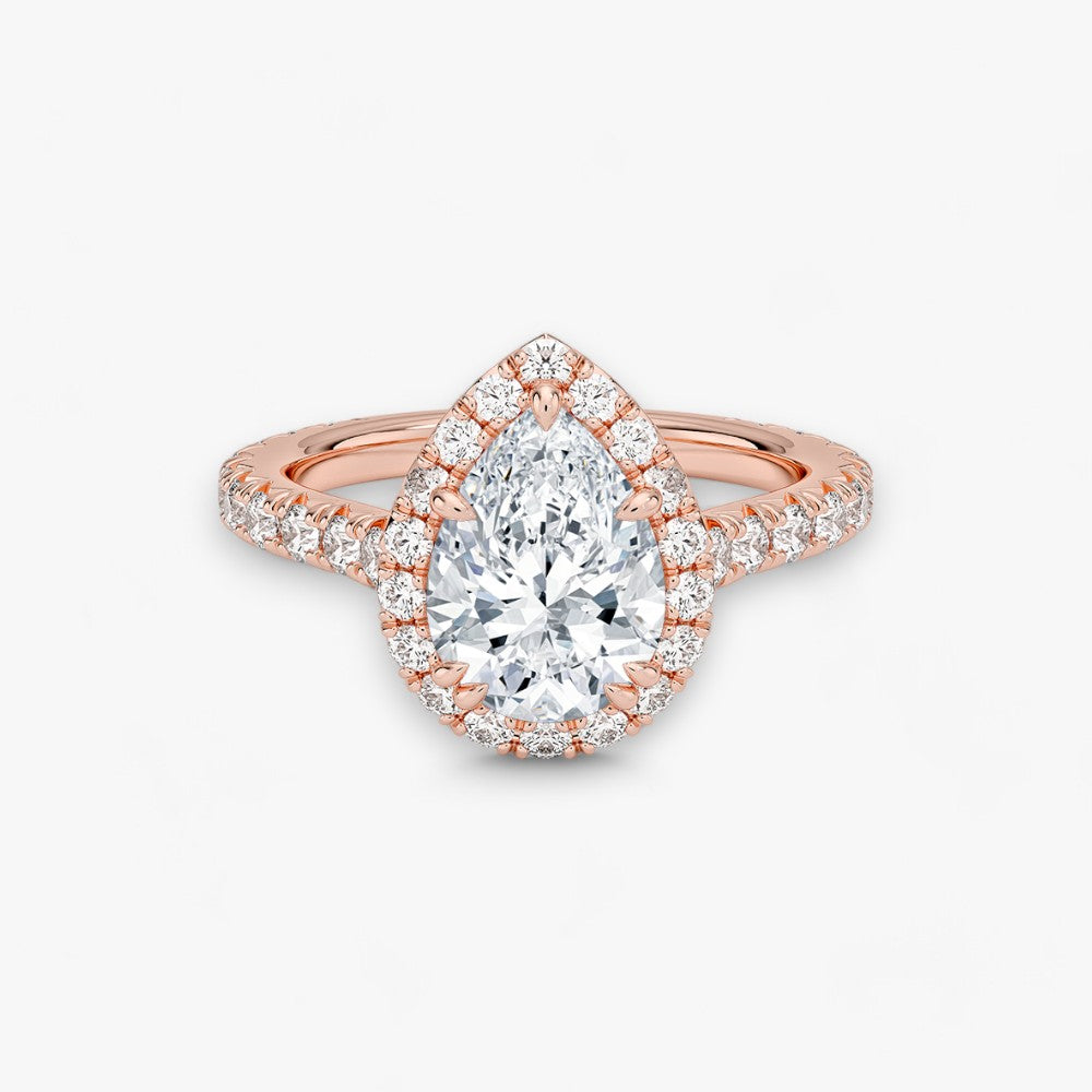 Exklusiver Diamantring aus Rosegold mit einem 2-Karat Tropfen LabGrown geschliffenen Diamanten, umgeben von einem eleganten Pavé-Halo-Design. Luxuriöser Verlobungsring mit brillantem Steinfunkeln und hochwertiger Handwerkskunst – perfekt für Hochzeitsanträge. Premium-Schmuck für anspruchsvolle Kunden, geeignet für besondere Anlässe.