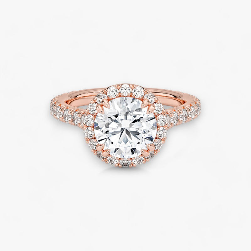 Exklusiver Diamantring aus Rosegold mit einem 2-Karat Rund LabGrown geschliffenen Diamanten, umgeben von einem eleganten Pavé-Halo-Design. Luxuriöser Verlobungsring mit brillantem Steinfunkeln und hochwertiger Handwerkskunst – perfekt für Hochzeitsanträge. Premium-Schmuck für anspruchsvolle Kunden, geeignet für besondere Anlässe.