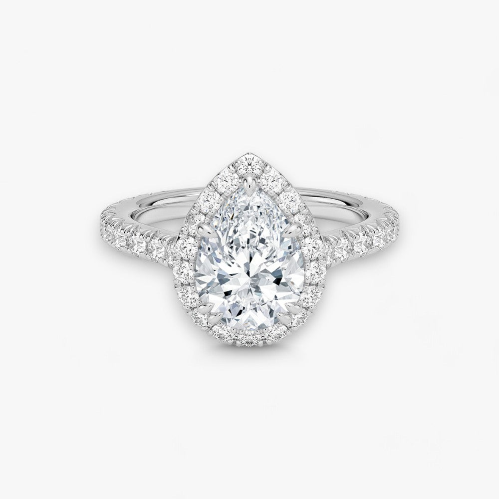 Exklusiver Diamantring aus Weissgold mit einem 2-Karat Tropfen LabGrown geschliffenen Diamanten, umgeben von einem eleganten Pavé-Halo-Design. Luxuriöser Verlobungsring mit brillantem Steinfunkeln und hochwertiger Handwerkskunst – perfekt für Hochzeitsanträge. Premium-Schmuck für anspruchsvolle Kunden, geeignet für besondere Anlässe.