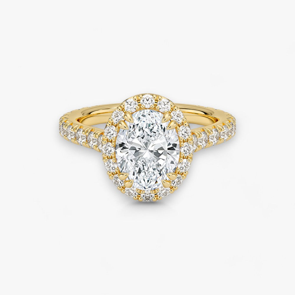 Exklusiver Diamantring aus Gelbgold mit einem 2-Karat Oval LabGrown geschliffenen Diamanten, umgeben von einem eleganten Pavé-Halo-Design. Luxuriöser Verlobungsring mit brillantem Steinfunkeln und hochwertiger Handwerkskunst – perfekt für Hochzeitsanträge. Premium-Schmuck für anspruchsvolle Kunden, geeignet für besondere Anlässe.