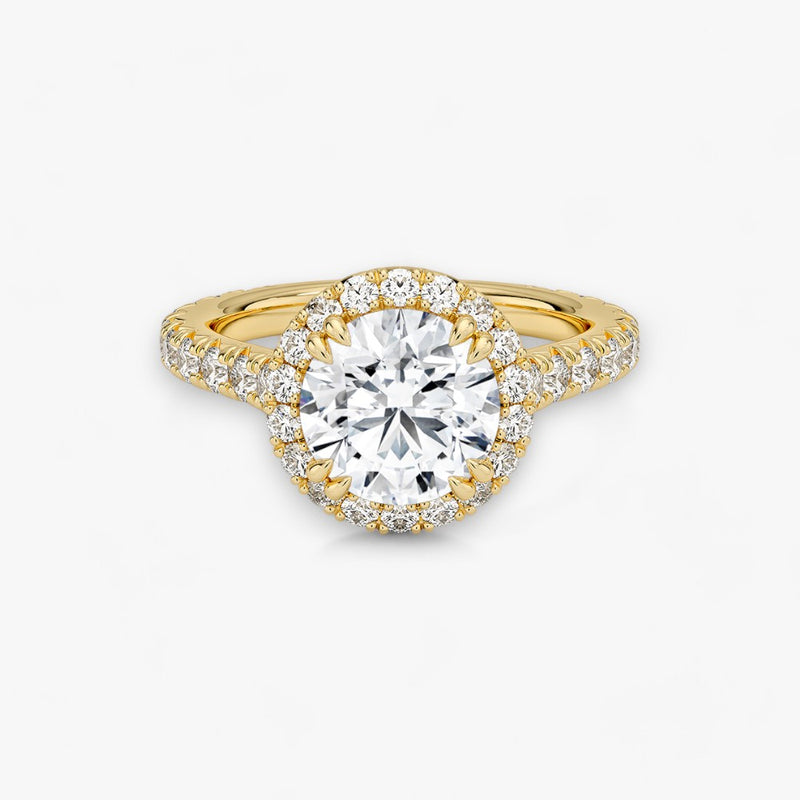 Exklusiver Diamantring aus Gelbgold mit einem 2-Karat Rund LabGrown geschliffenen Diamanten, umgeben von einem eleganten Pavé-Halo-Design. Luxuriöser Verlobungsring mit brillantem Steinfunkeln und hochwertiger Handwerkskunst – perfekt für Hochzeitsanträge. Premium-Schmuck für anspruchsvolle Kunden, geeignet für besondere Anlässe.