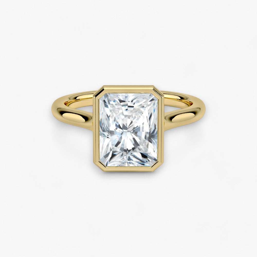 Moderner Verlobungsring mit 2-Karat Radiant-Cut-Diamant in einer stilvollen Zargenfassung aus hochwertigem Gelbgold. Minimalistisches Schmuckdesign mit luxuriösem Glanz und zeitloser Eleganz, ideal für Verlobung, Hochzeit oder Jubiläum. Exklusiver Diamantring, der Handwerkskunst und modernes Design vereint. Jetzt den perfekten Verlobungsring für besondere Momente online entdecken und kaufen.