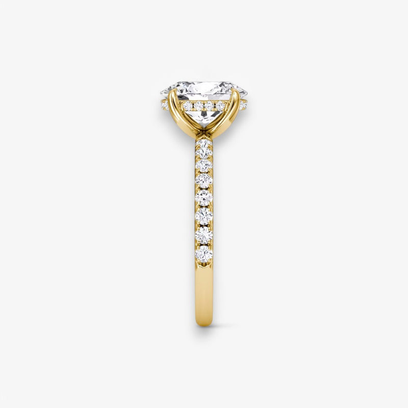 AMOUR (Oval Yellow Gold with Pave LABGROWN)