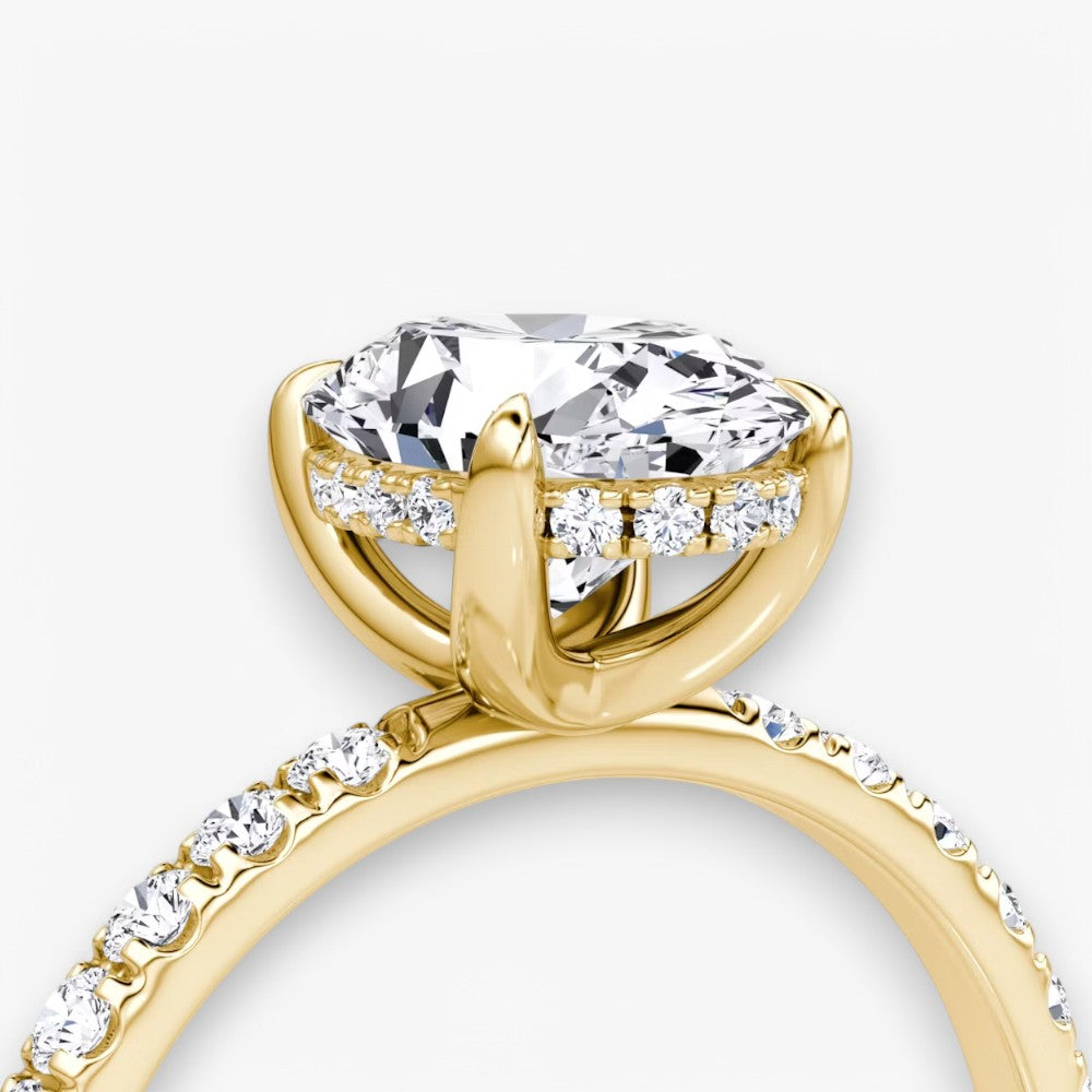 AMOUR (Oval Gelbgold mit Pave LABGROWN)