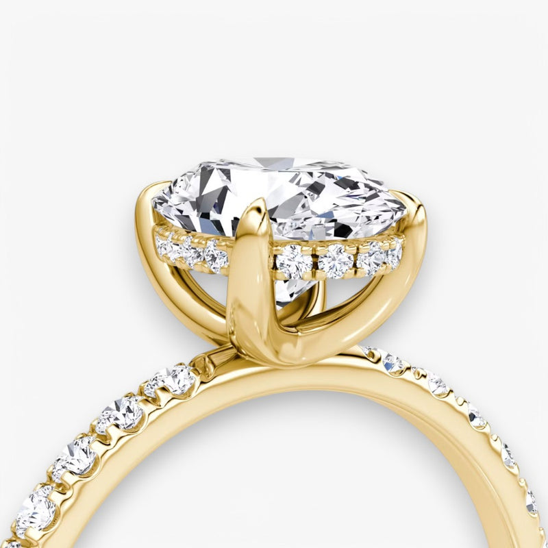 AMOUR (Oval Yellow Gold with Pave LABGROWN)