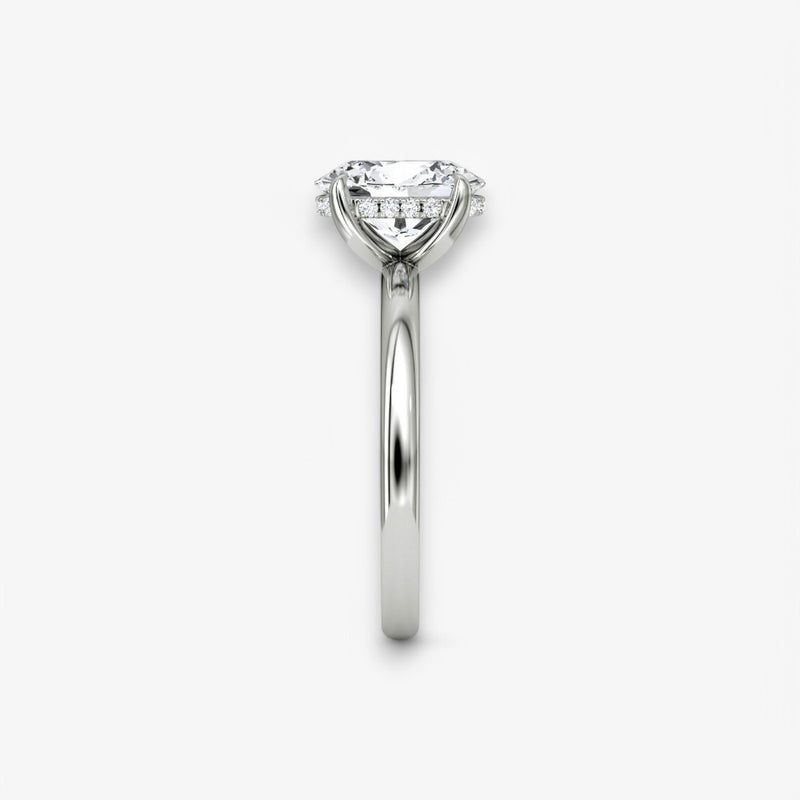 AMOUR (Oval natural diamond platinum without pave)