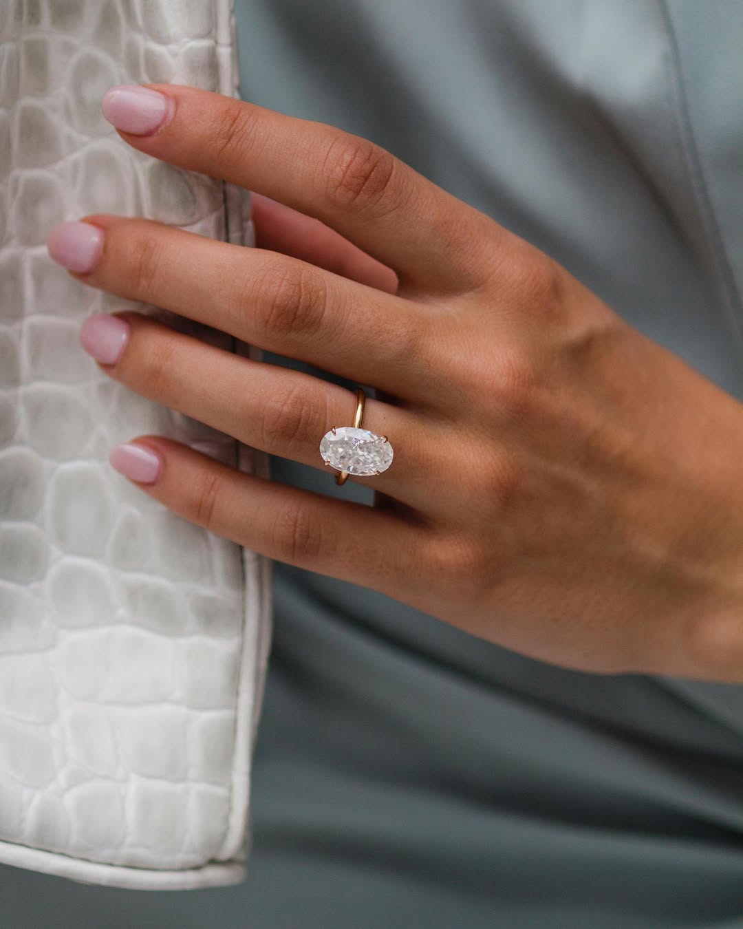 AMOUR (Oval Gelbgold ohne Pave LABGROWN)