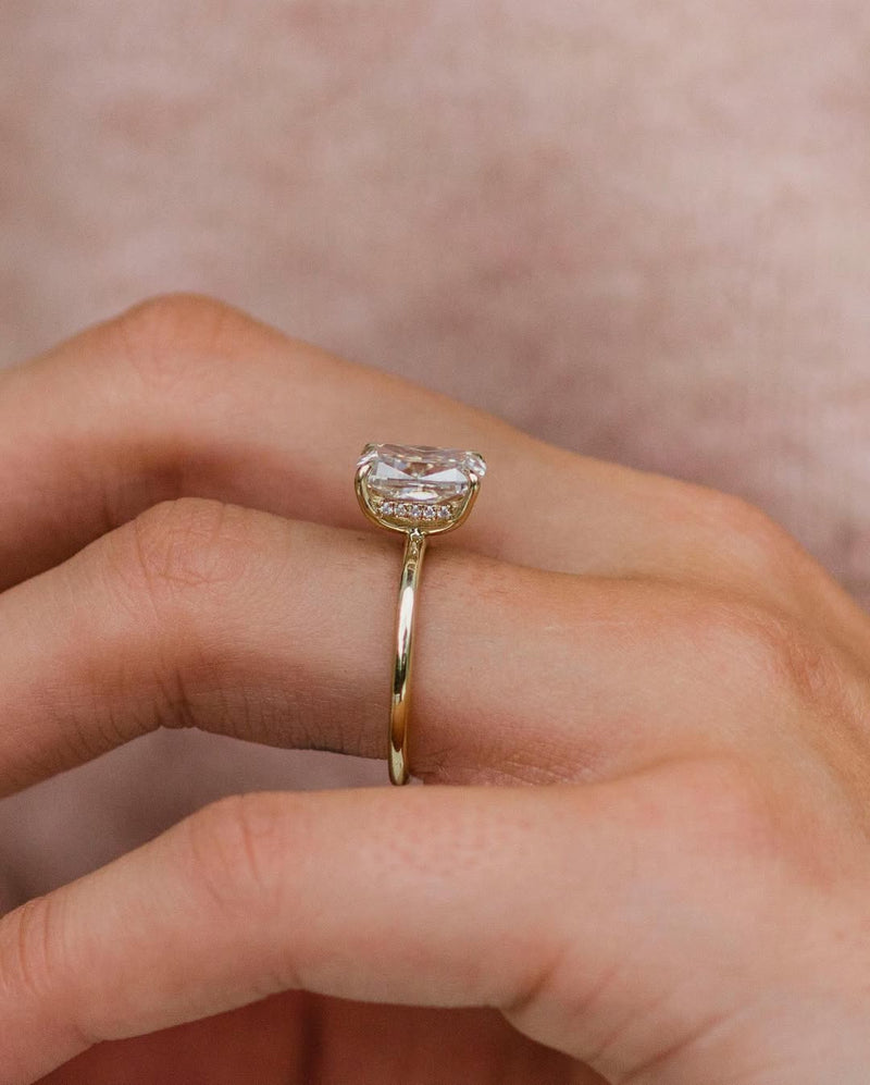 AMOUR (Cushion yellow gold without pave LABGROWN)