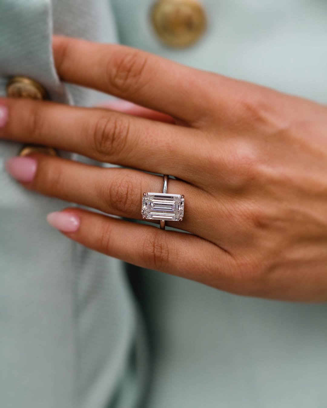 Verlobungsring mit 2 Karat Smaragdschliff-Diamant in Roségold – eleganter Solitärring mit rechteckigem Schliff, ideal für stilvolle Heiratsanträge.