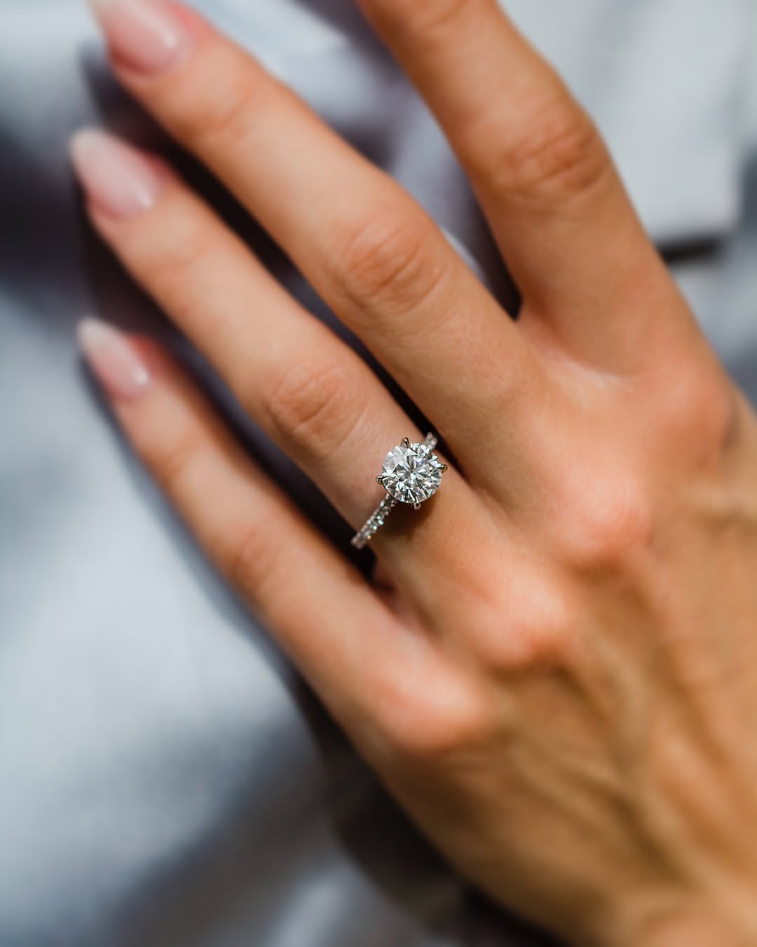 JOIE (Rund natürlicher Diamant Weissgold mit Pave)