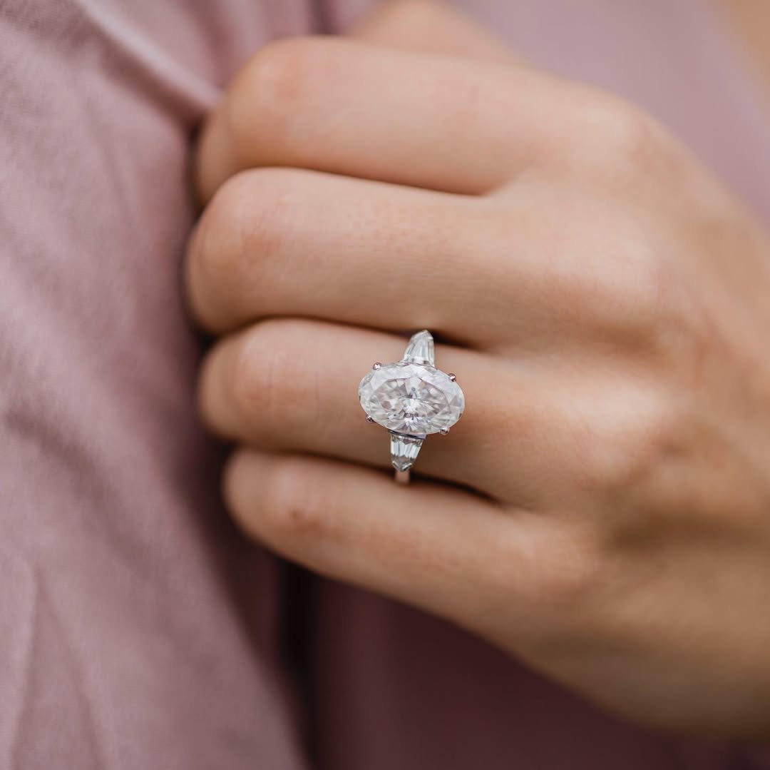 NIVARA (Oval natürlicher Diamant Weissgold)