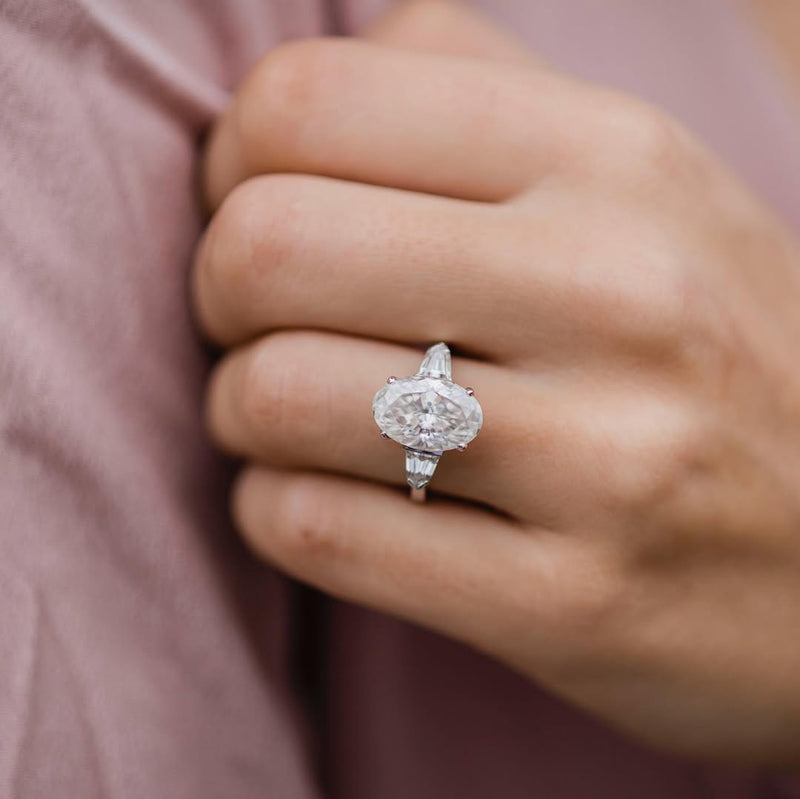 NIVARA (Oval natural diamond white gold)