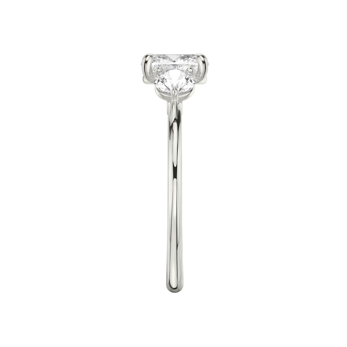 Verlobungsring TRILOGIE, Cushion Platin Lab-Grown-Diamant, Seitensteine Rund – Ansicht 4 | NÓIR Diamonds
