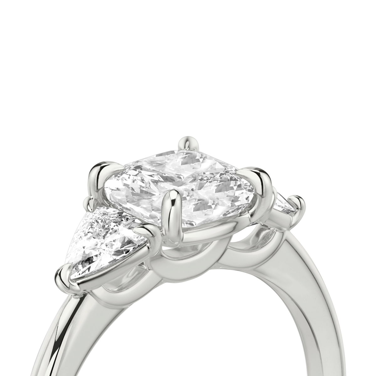 Verlobungsring TRILOGIE, Cushion Platin Lab-Grown-Diamant, Seitensteine Trillant – Ansicht 5 | NÓIR Diamonds