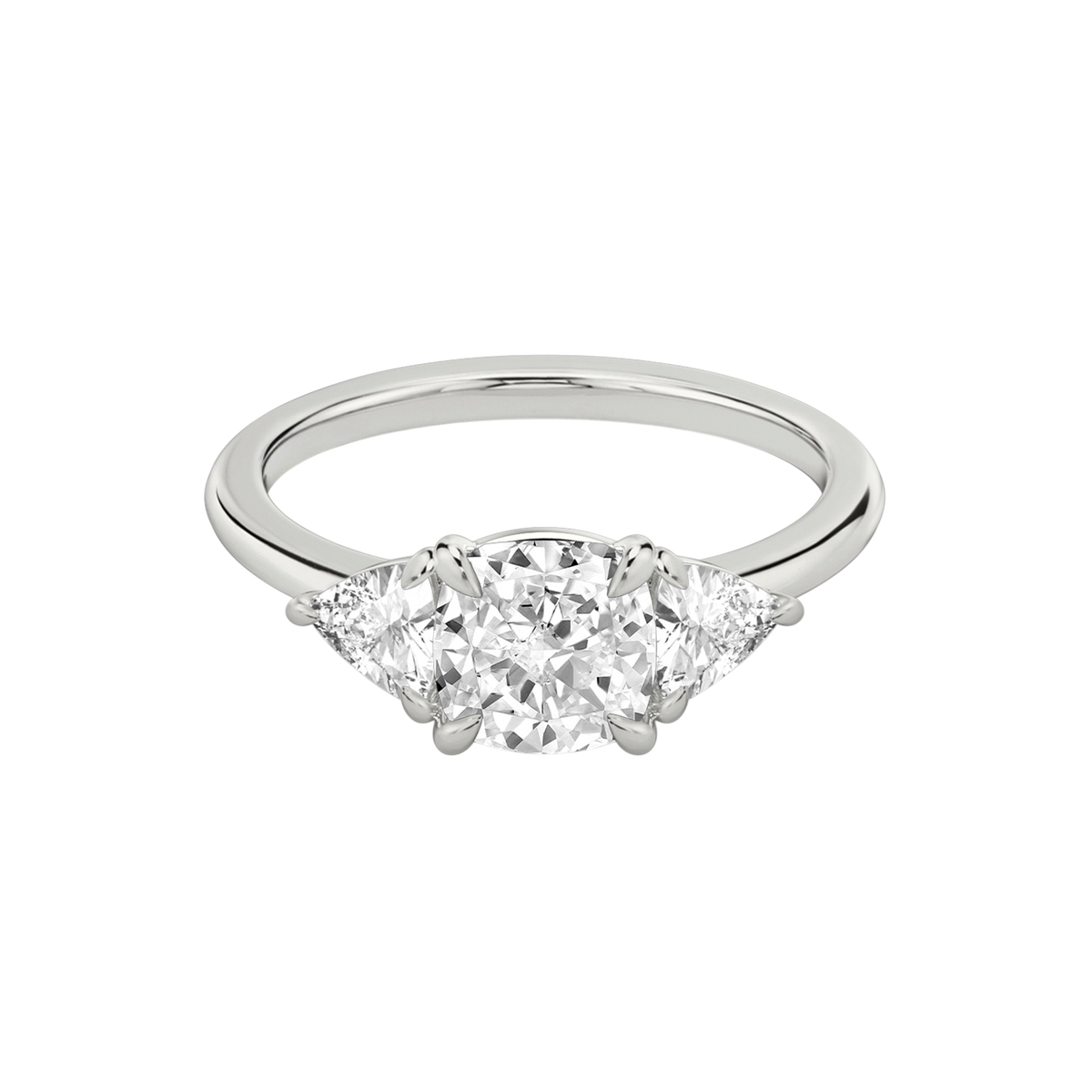 Verlobungsring TRILOGIE, Cushion Weissgold natürliche Diamanten, Seitensteine Trillant – Produktansicht | NÓIR Diamonds