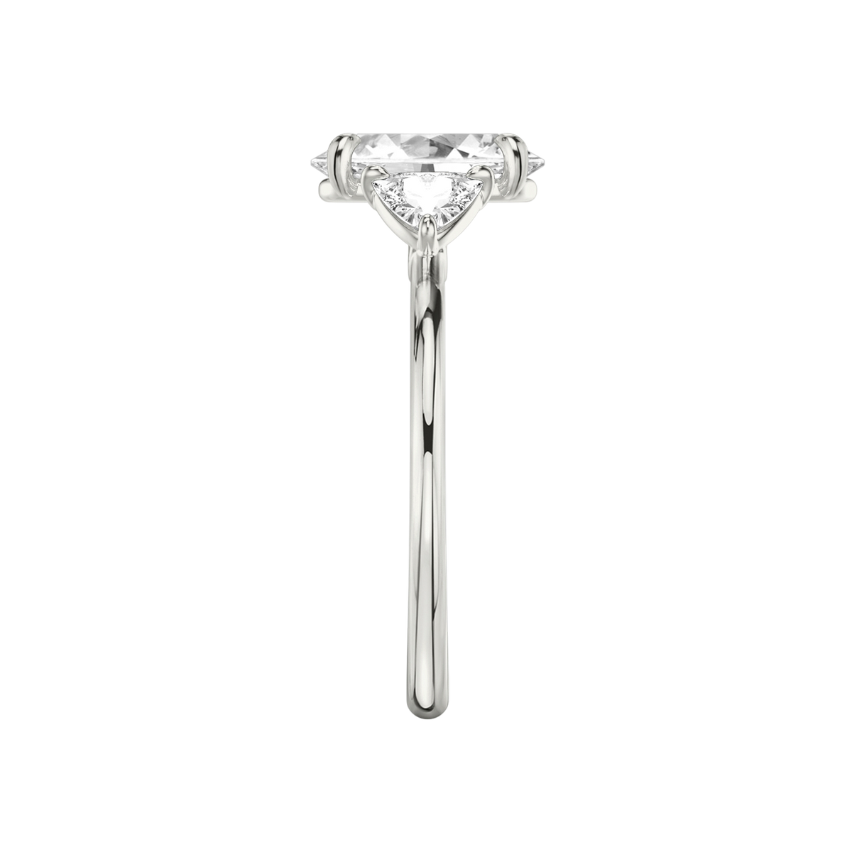 Verlobungsring TRILOGIE, Oval Platin Lab-Grown-Diamant, Seitensteine Trillant – Ansicht 4 | NÓIR Diamonds