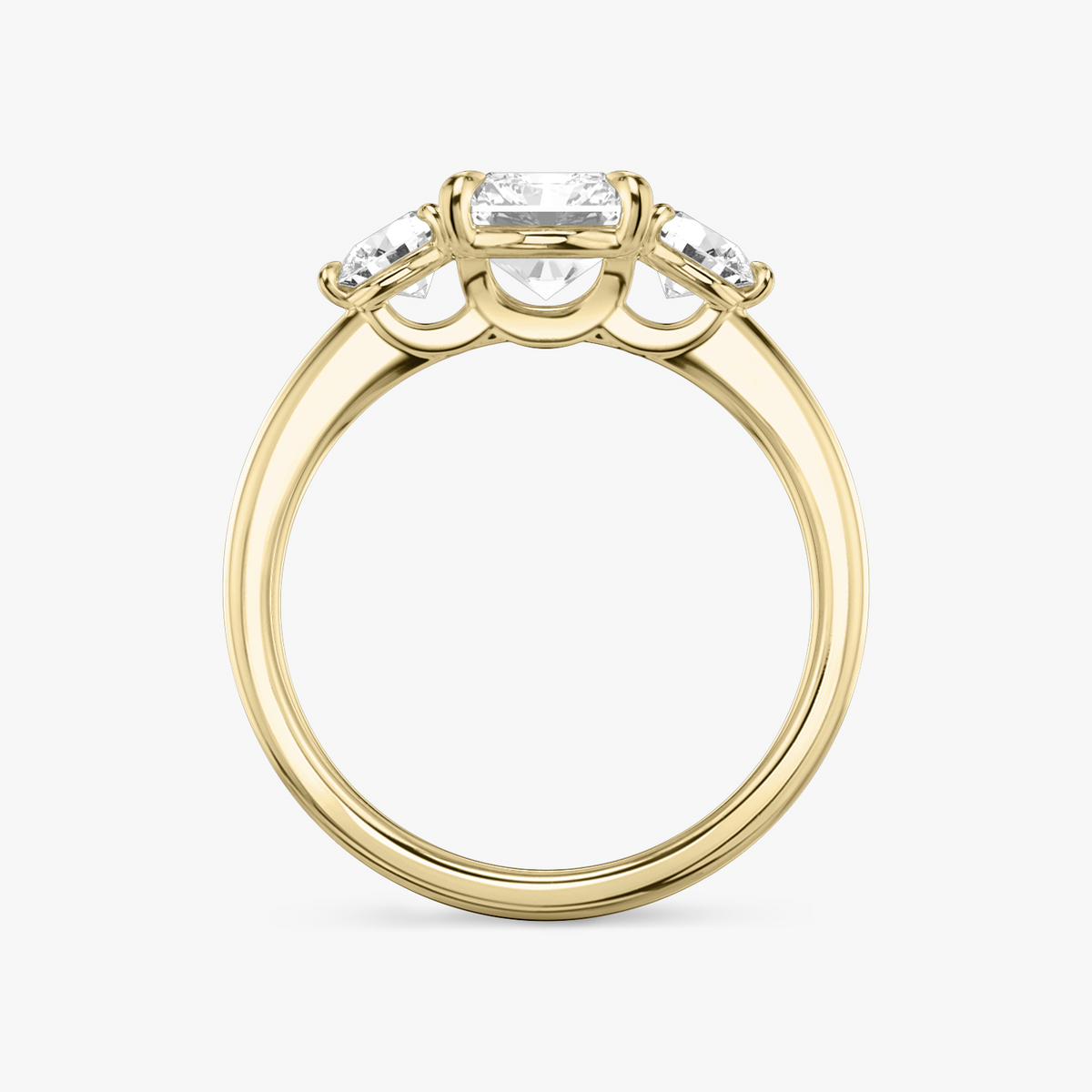 Verlobungsring TRILOGIE, Radiant Gelbgold Lab-Grown-Diamant, Seitensteine Rund – Ansicht 3 | NÓIR Diamonds